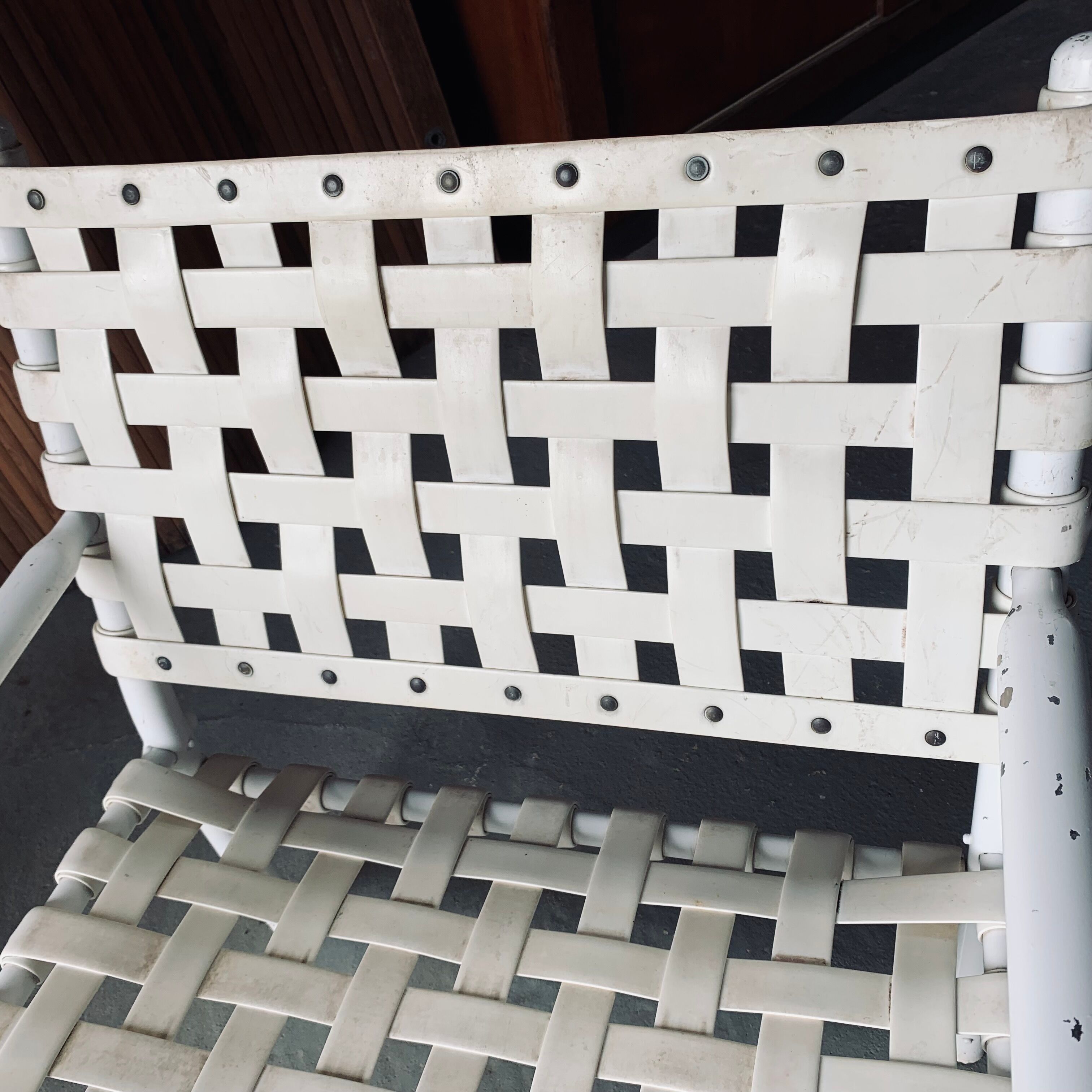 4 white Lounge Chairs Triconfort - Aluminium and plastic - 1980's