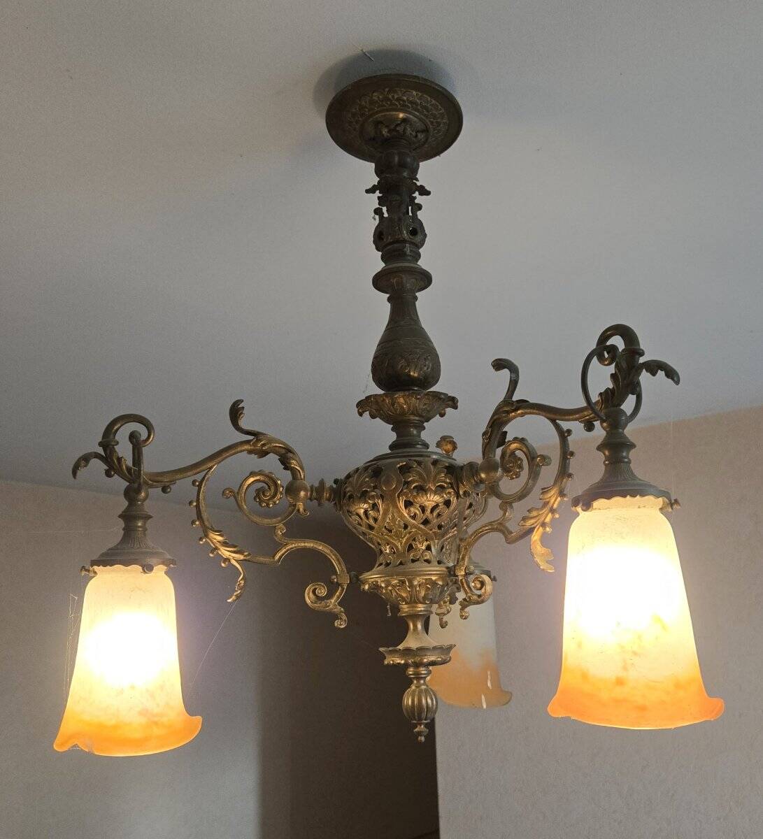 Antique Art Nouveau lustre in gilded bronze with glass pâte de verre tulips signed Muller.