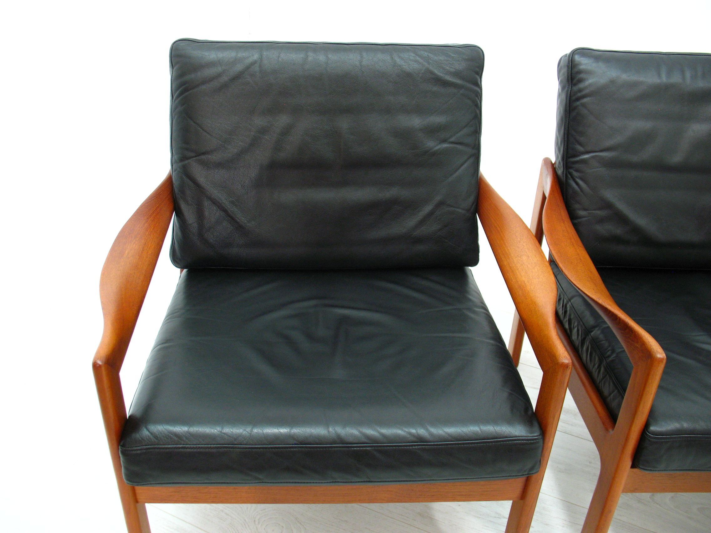 Lounge chairs by Illum Walkelsø for Niels Eilersen, 1960s