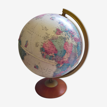 Globe terrestre vintage avec cartographie ancienne