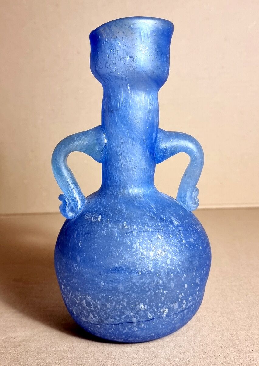 Glass vase a scavo at the antique Vetri d'arte Seguso