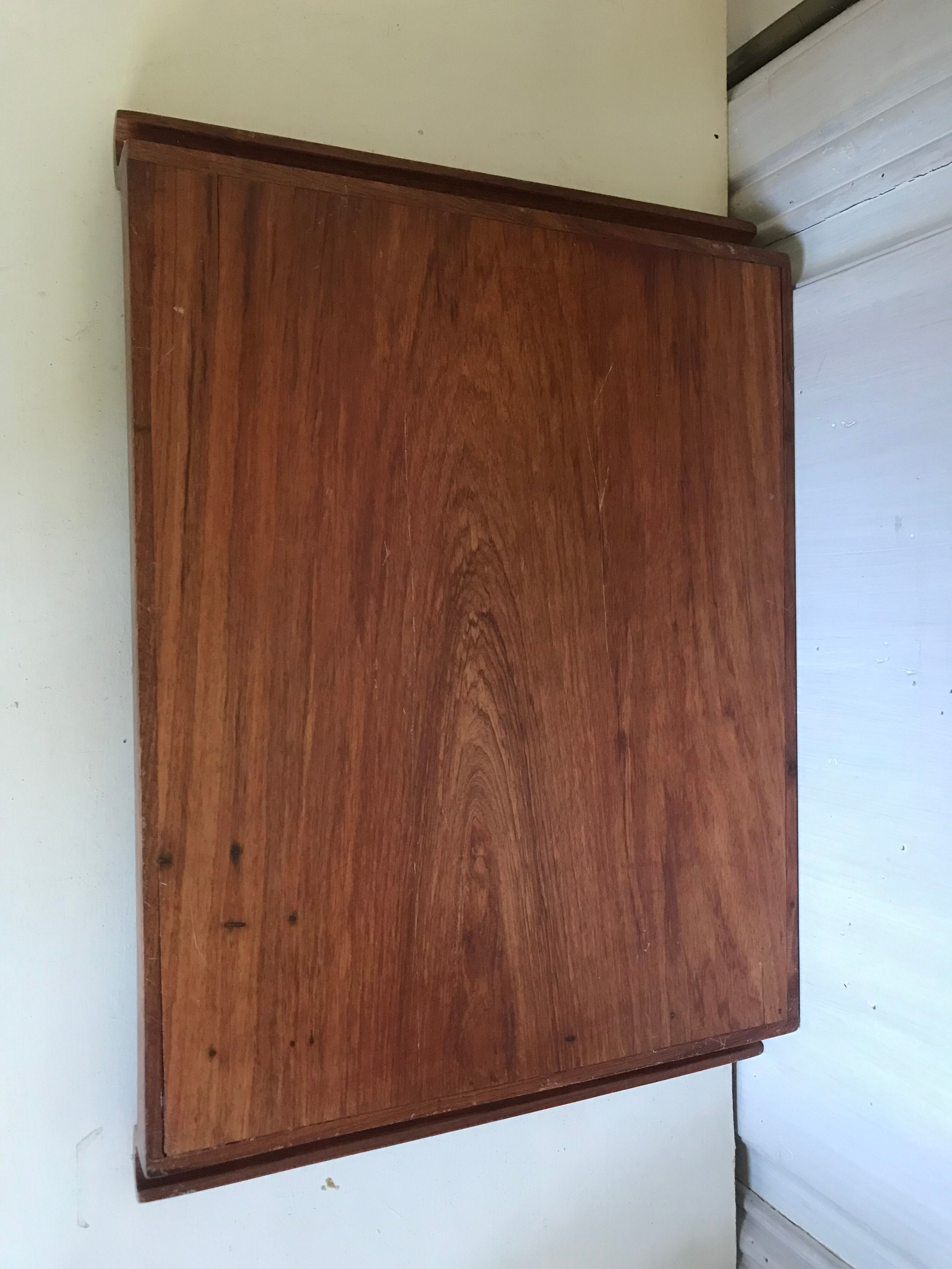 Wood and mother-of-pearl top