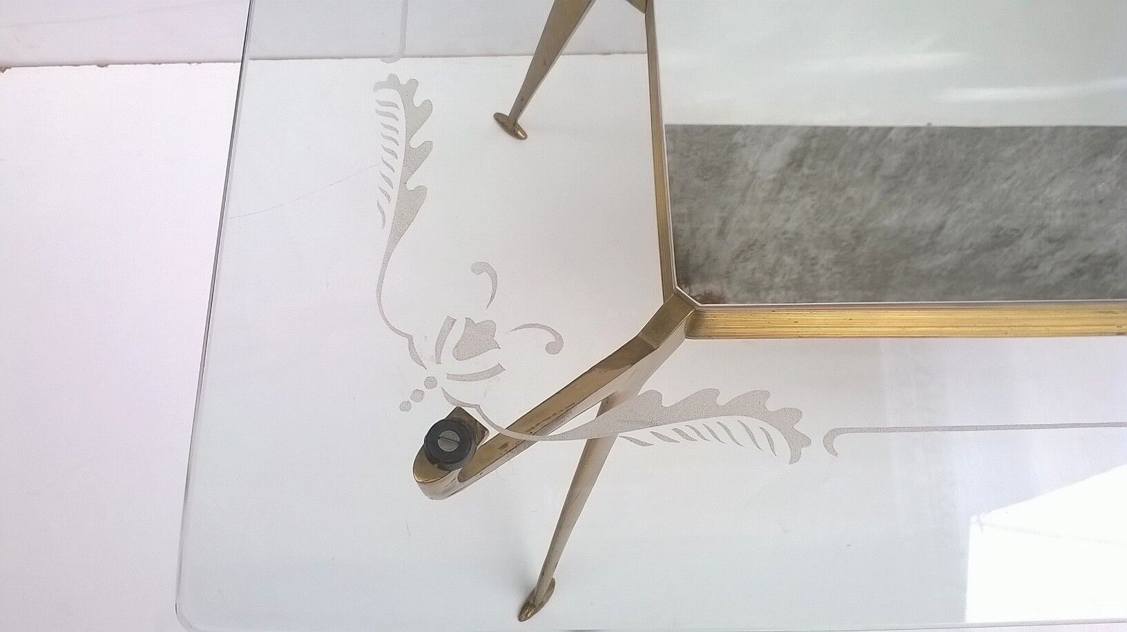 Table basse en verre et en laiton Italie 1950s