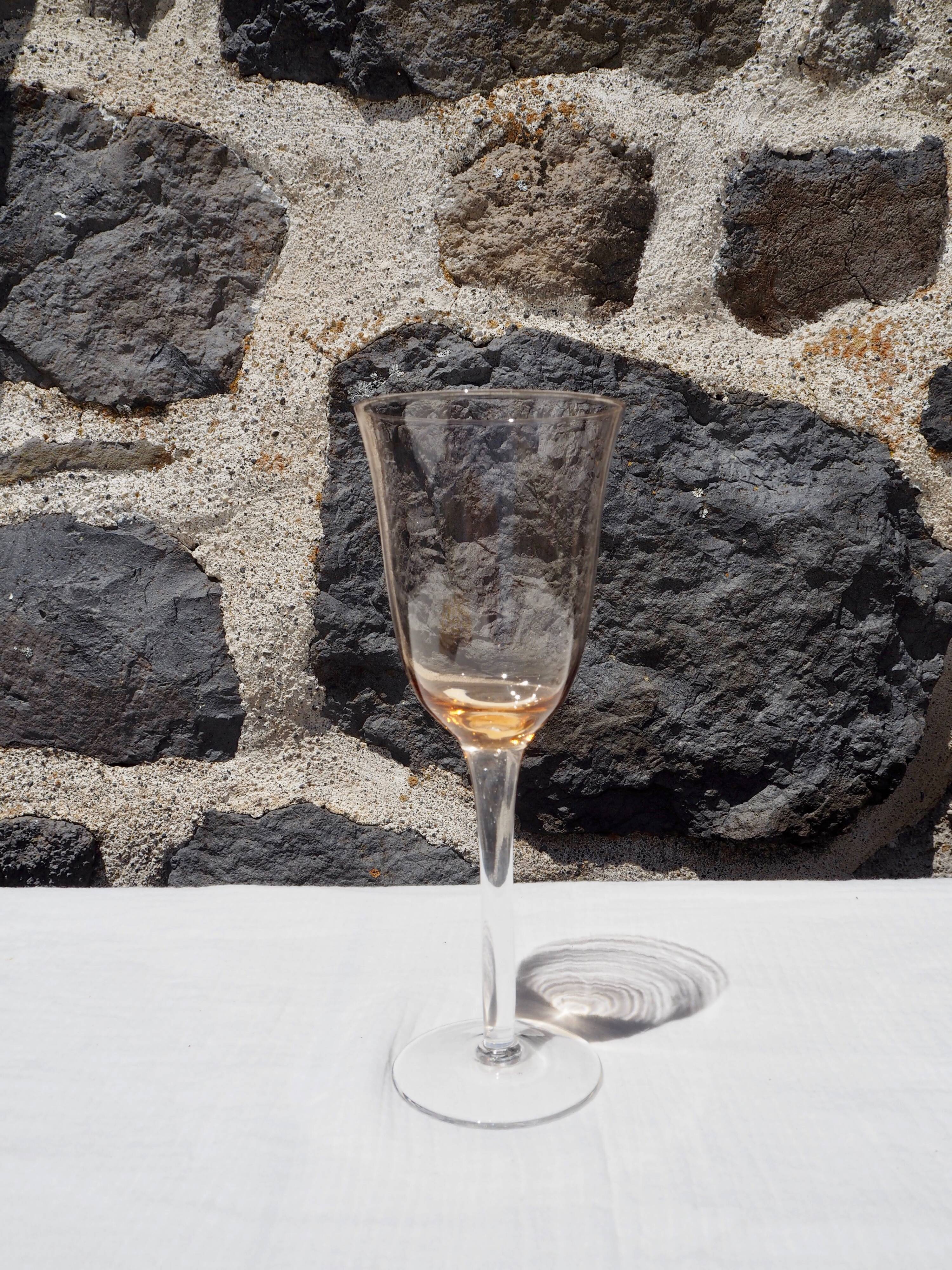 Set de 7 verres à vin en verre coloré