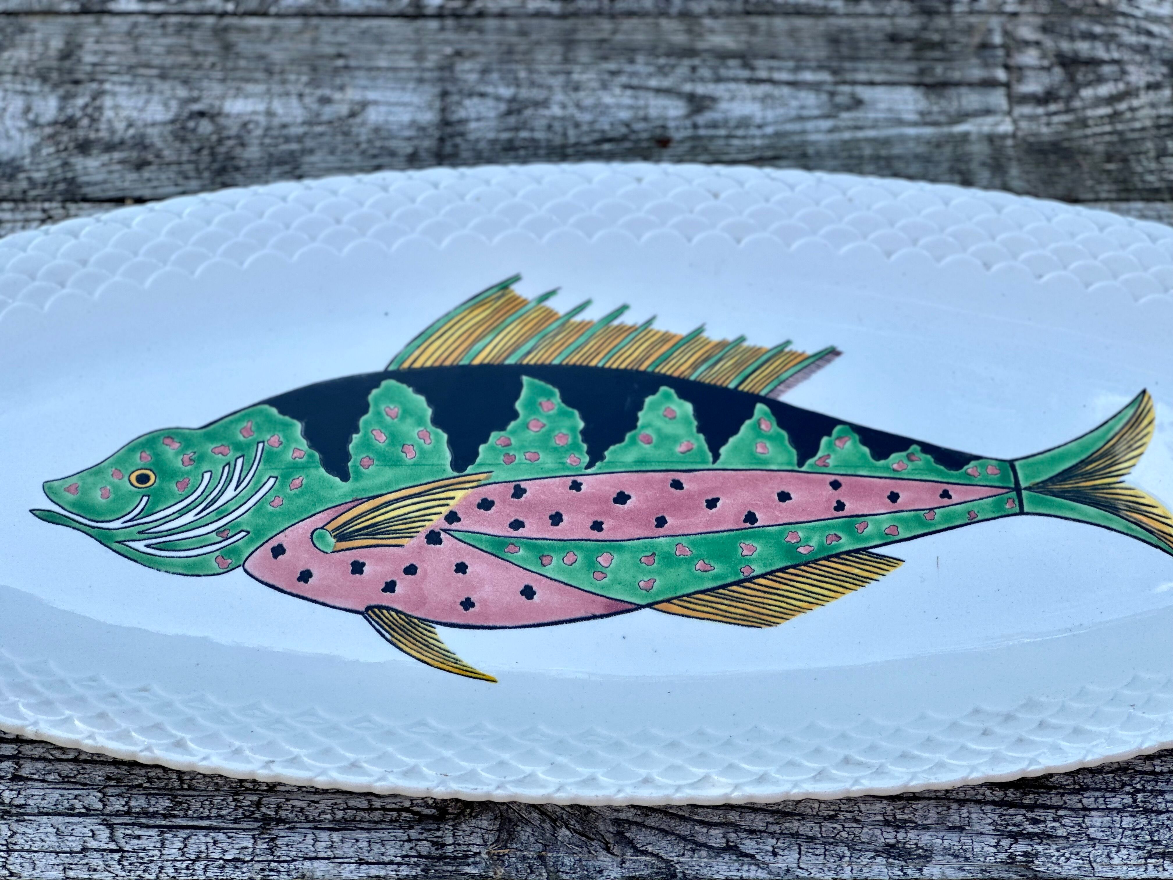 Gien dish with fish decoration model Baie d'Along 50s