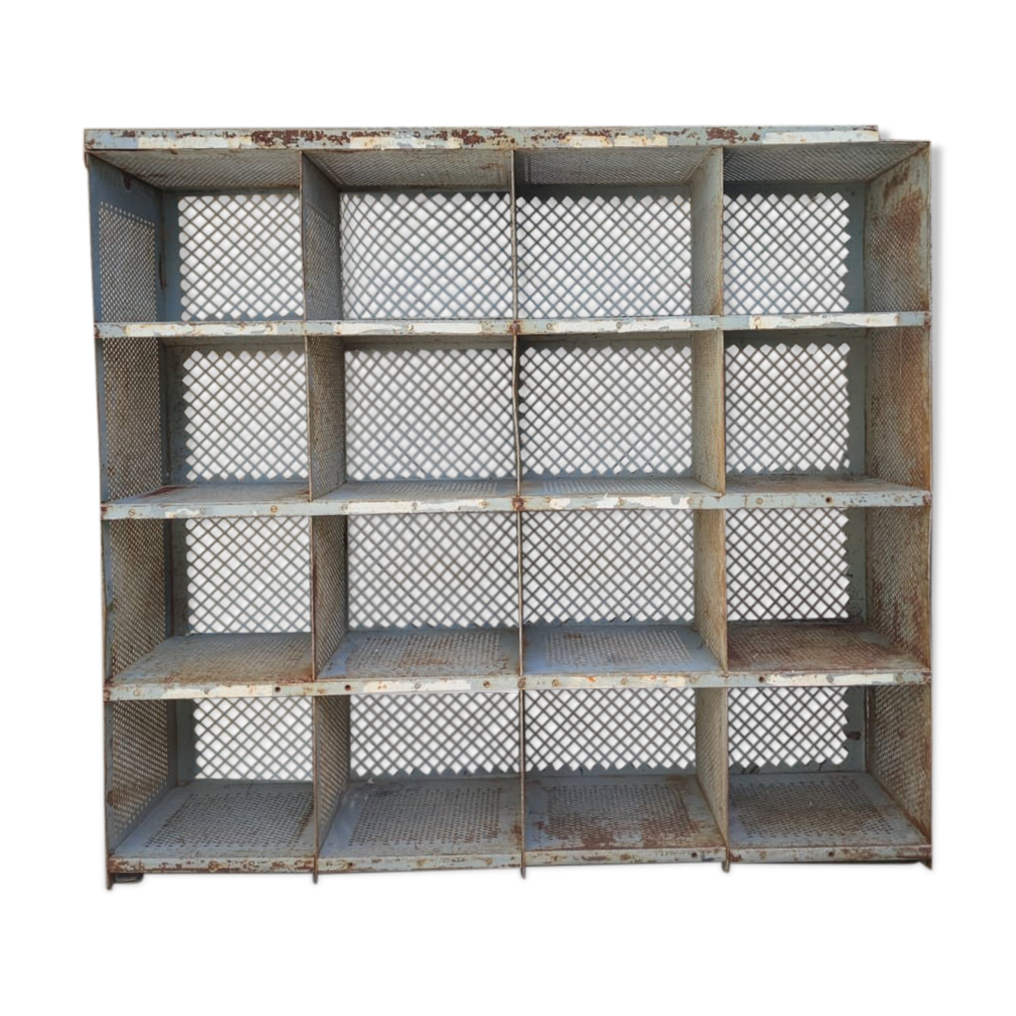 Postal sorting lockers