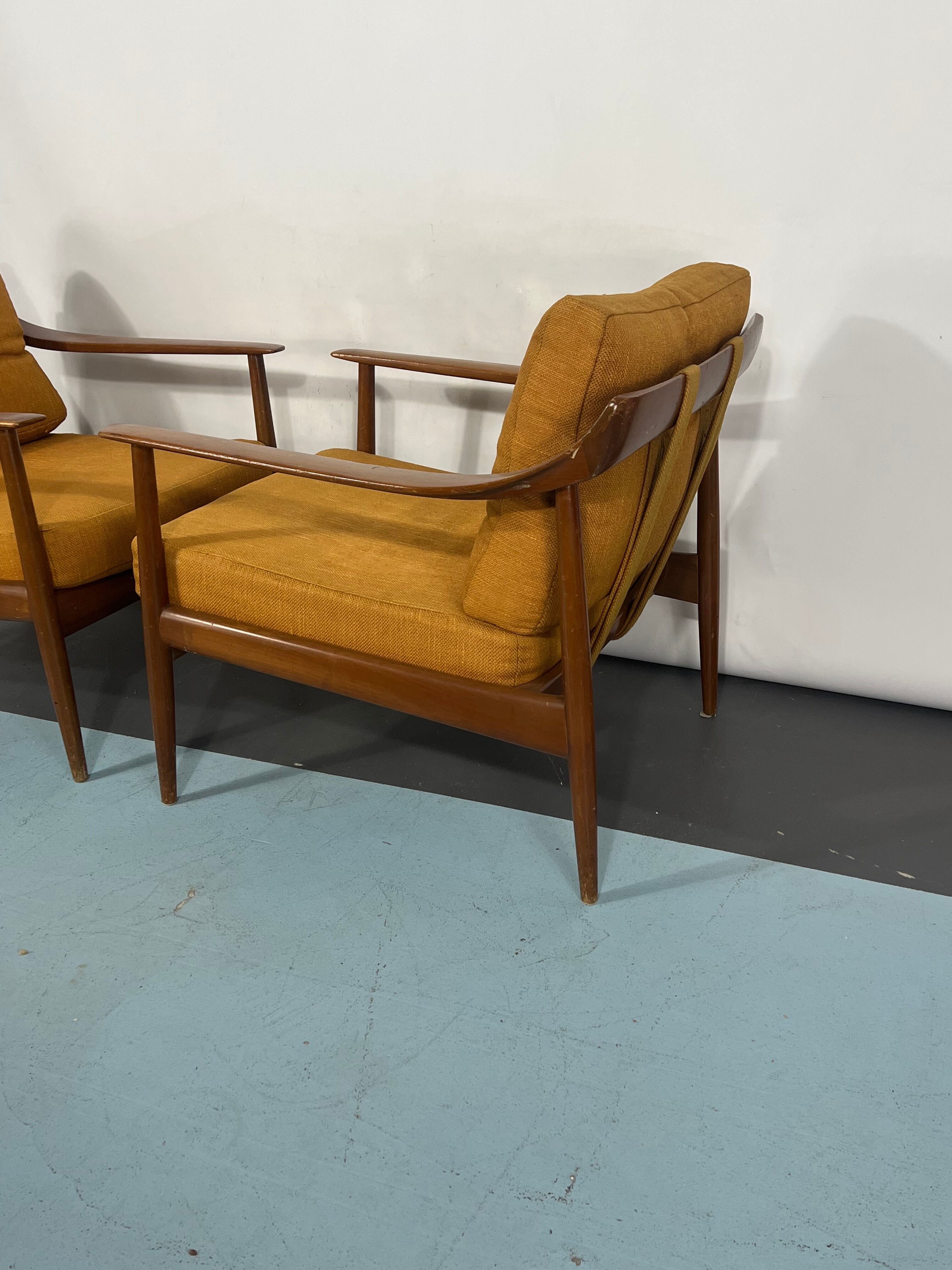 Mid-century modern pair of Walter Knoll armchairs model 550 from 50s