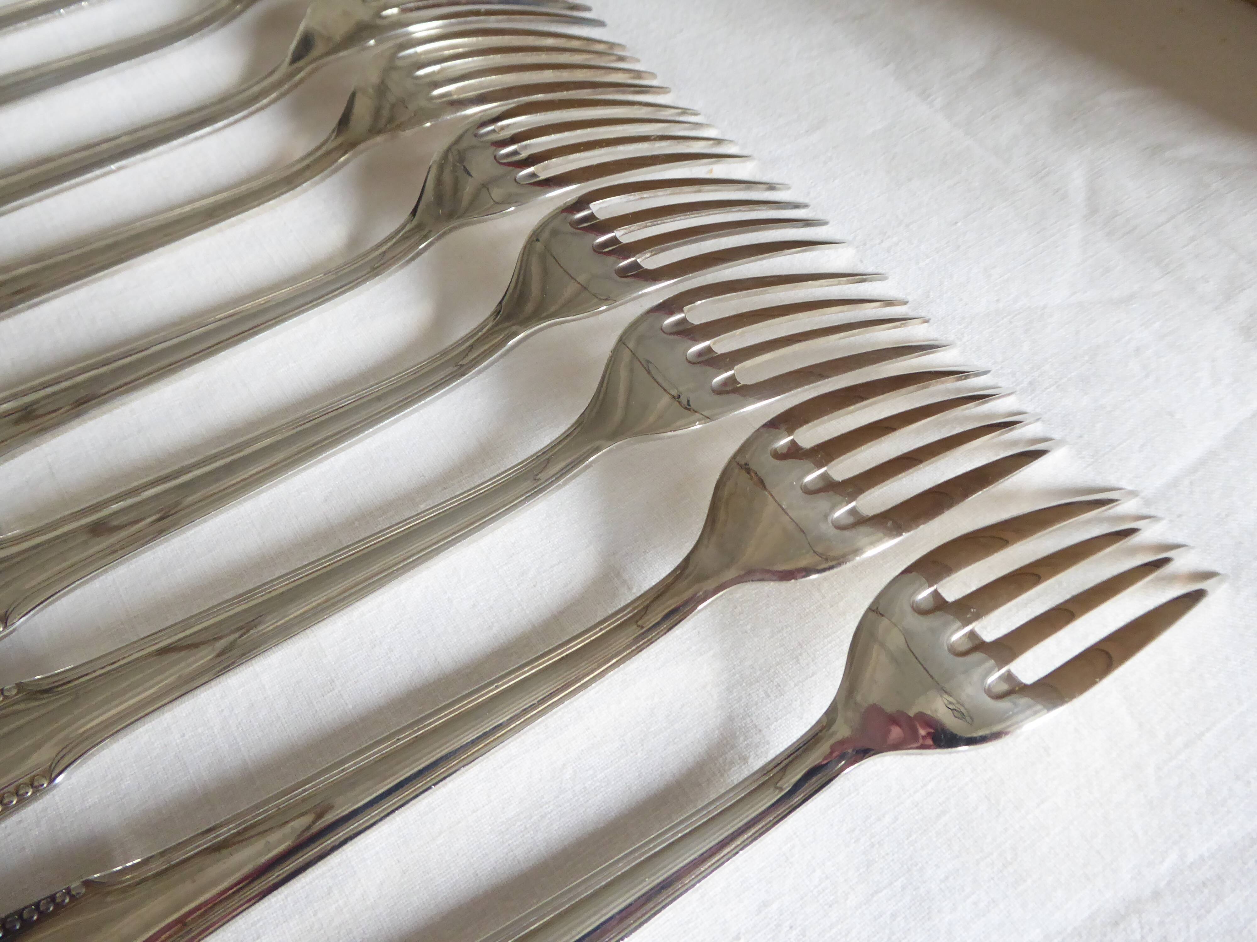 12 dessert forks, silver metal
