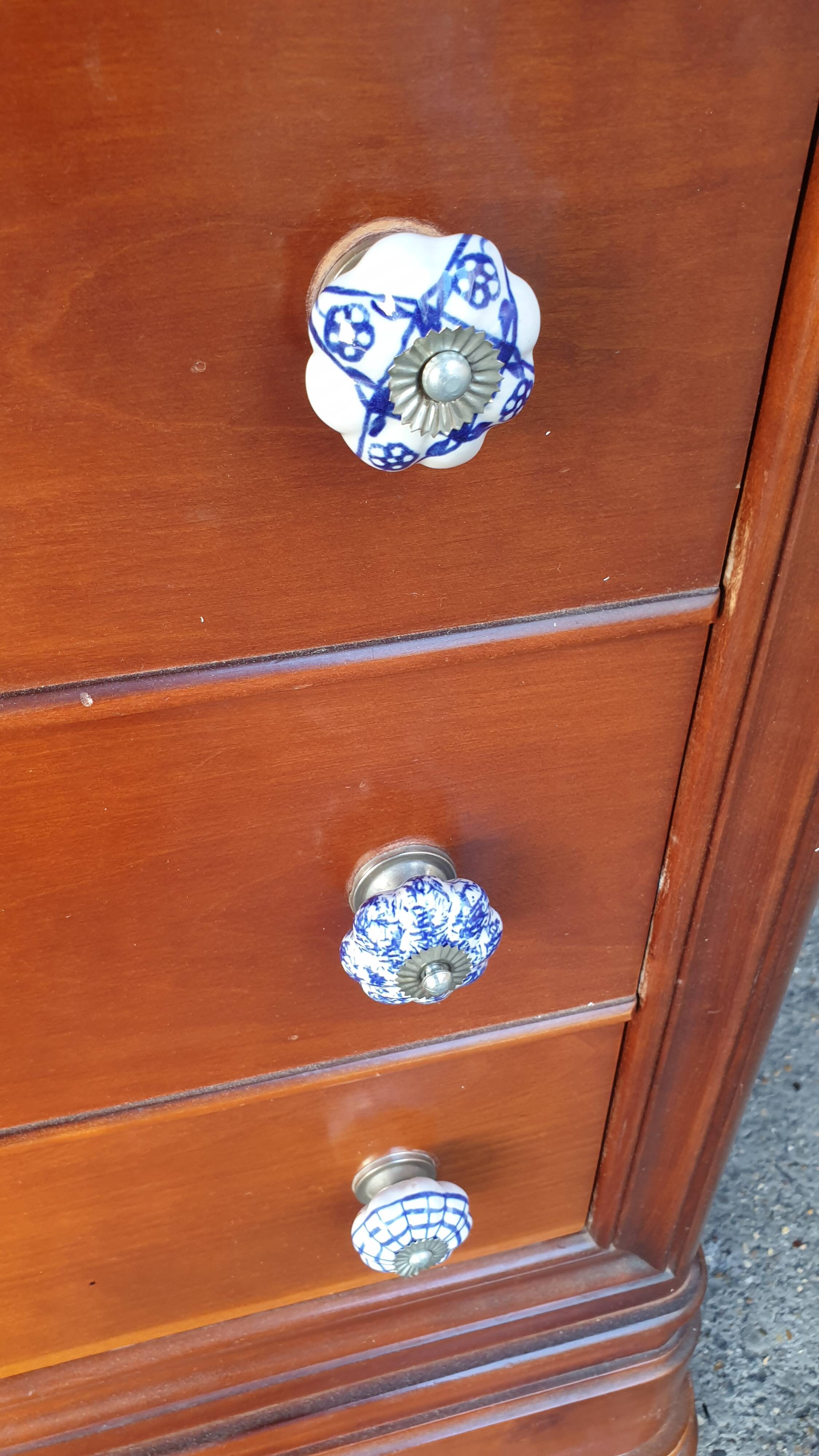 Commode louis Philippe à doucine 4 tiroirs merisier.