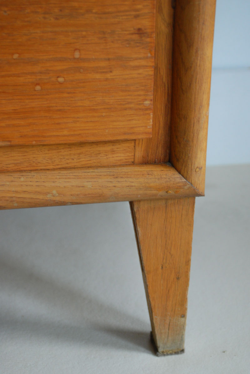 Commode vintage en bois pieds compas