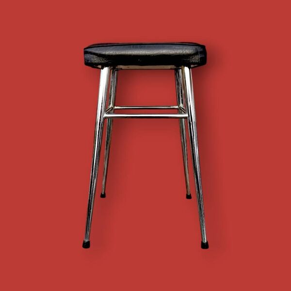 Paire de tabourets vintage en skaï noir et acier chromé – années 1960-1970