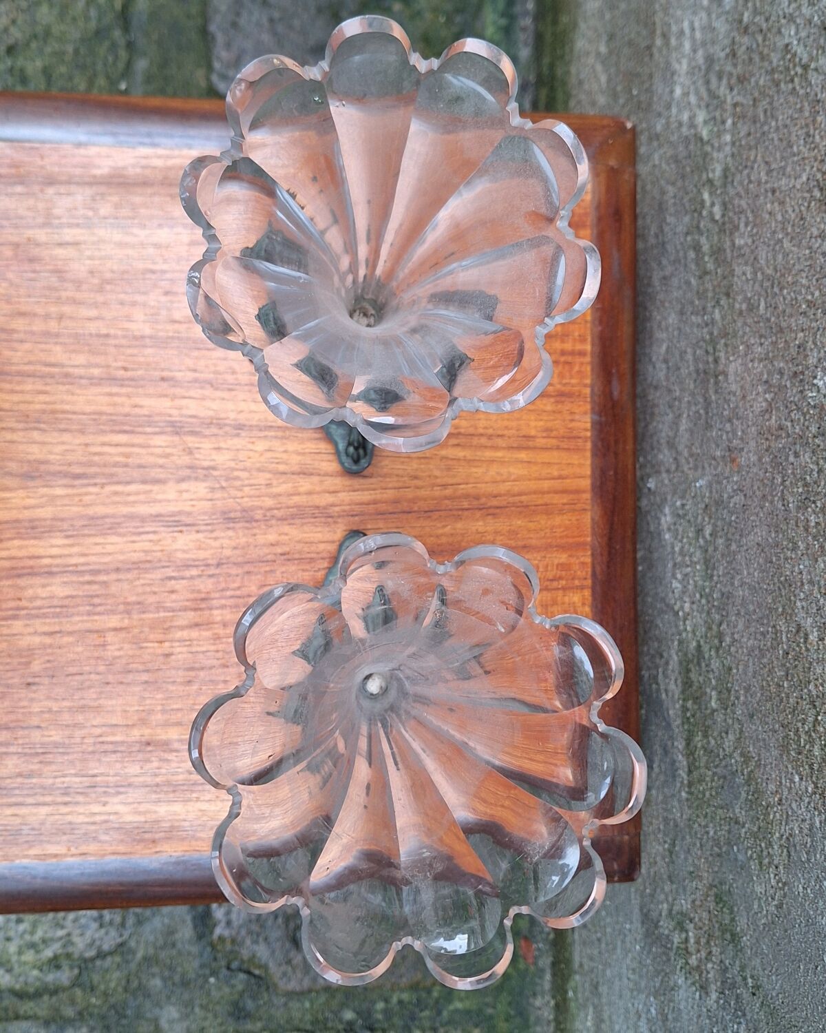 Pair of cornucopia vases in bronze and crystal, 19th century.