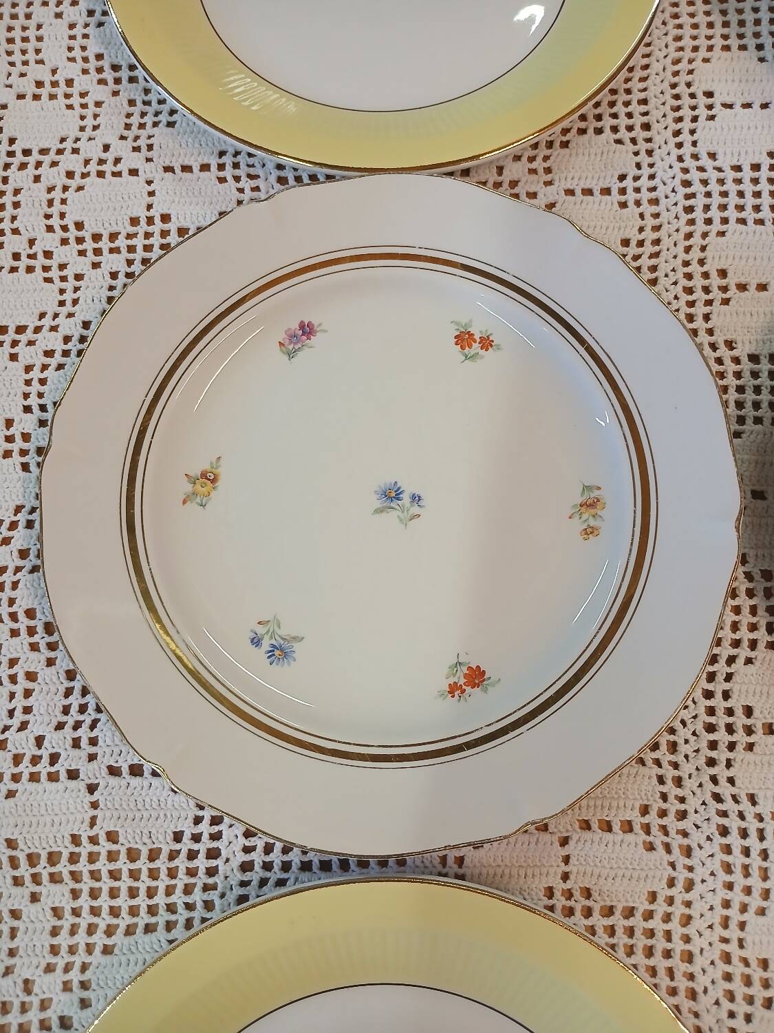 6 mismatched antique dinner plates