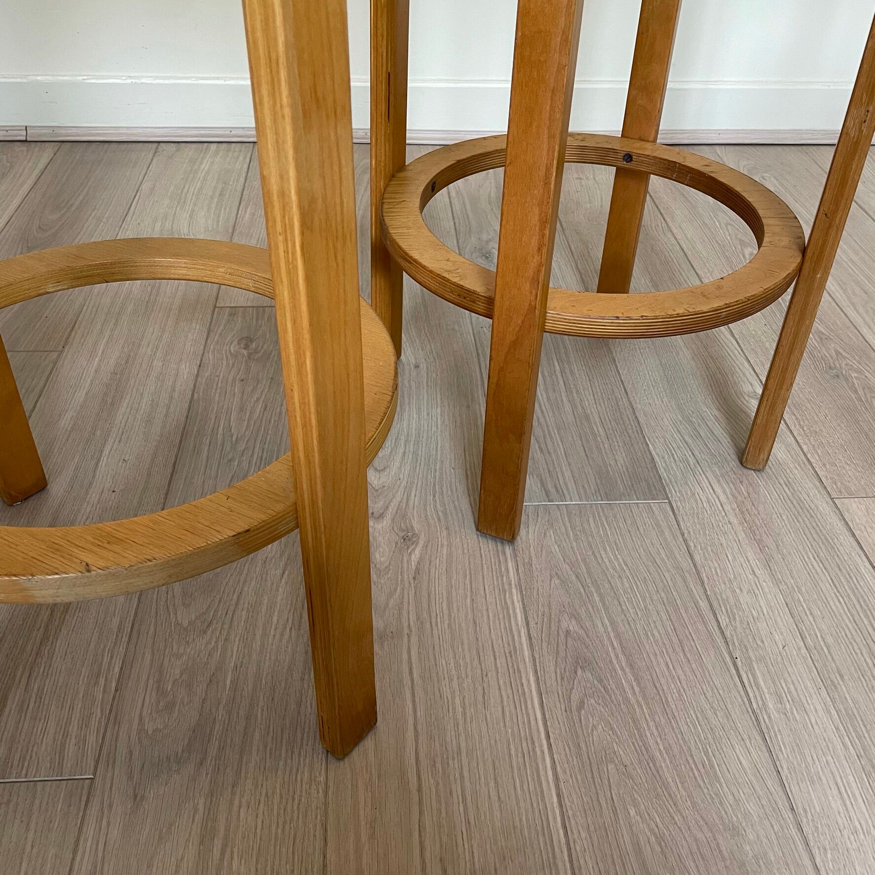 Set 2 high stools
