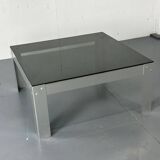 Table basse en aluminium et verre minimaliste de style moderniste du milieu du siècle, années 1970.