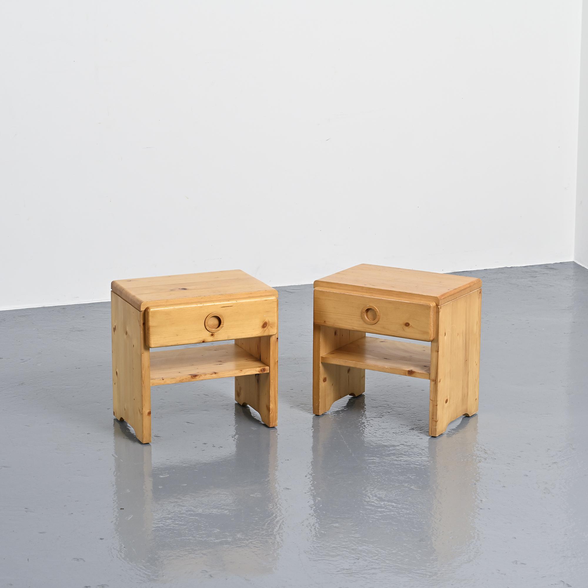 Pair of bedside tables from Arcs in solid pine, circa 1975.