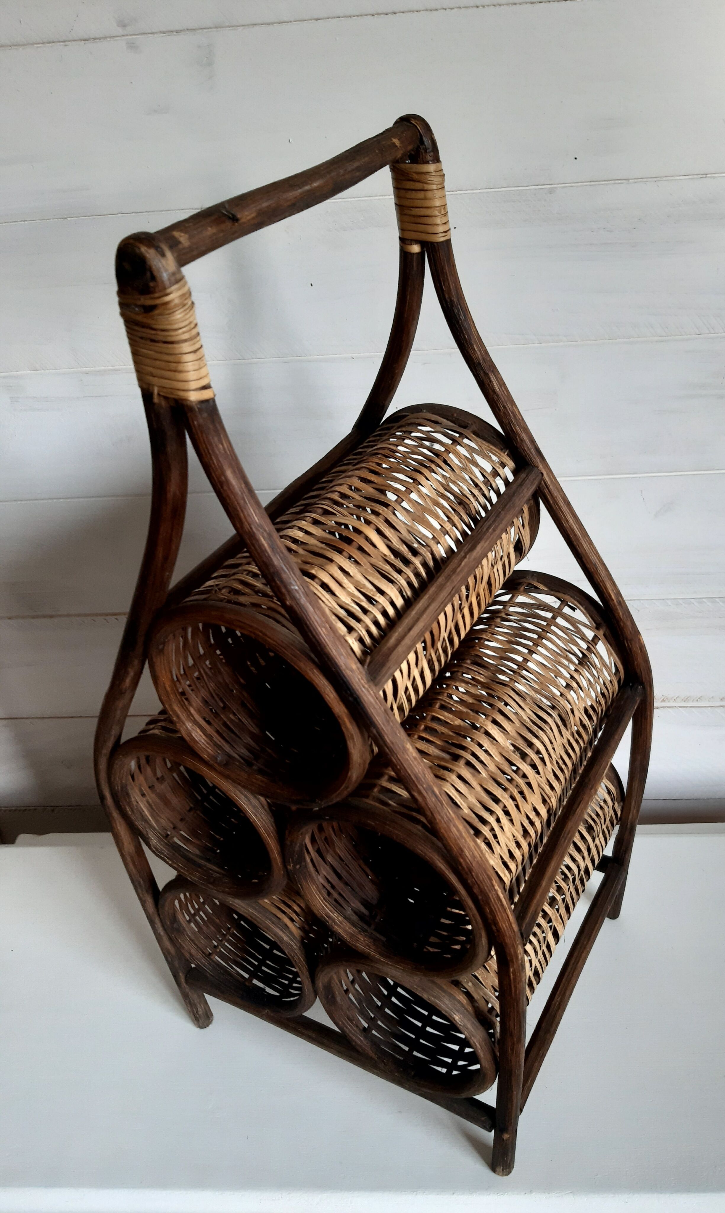 Porte bouteilles osier et rotin