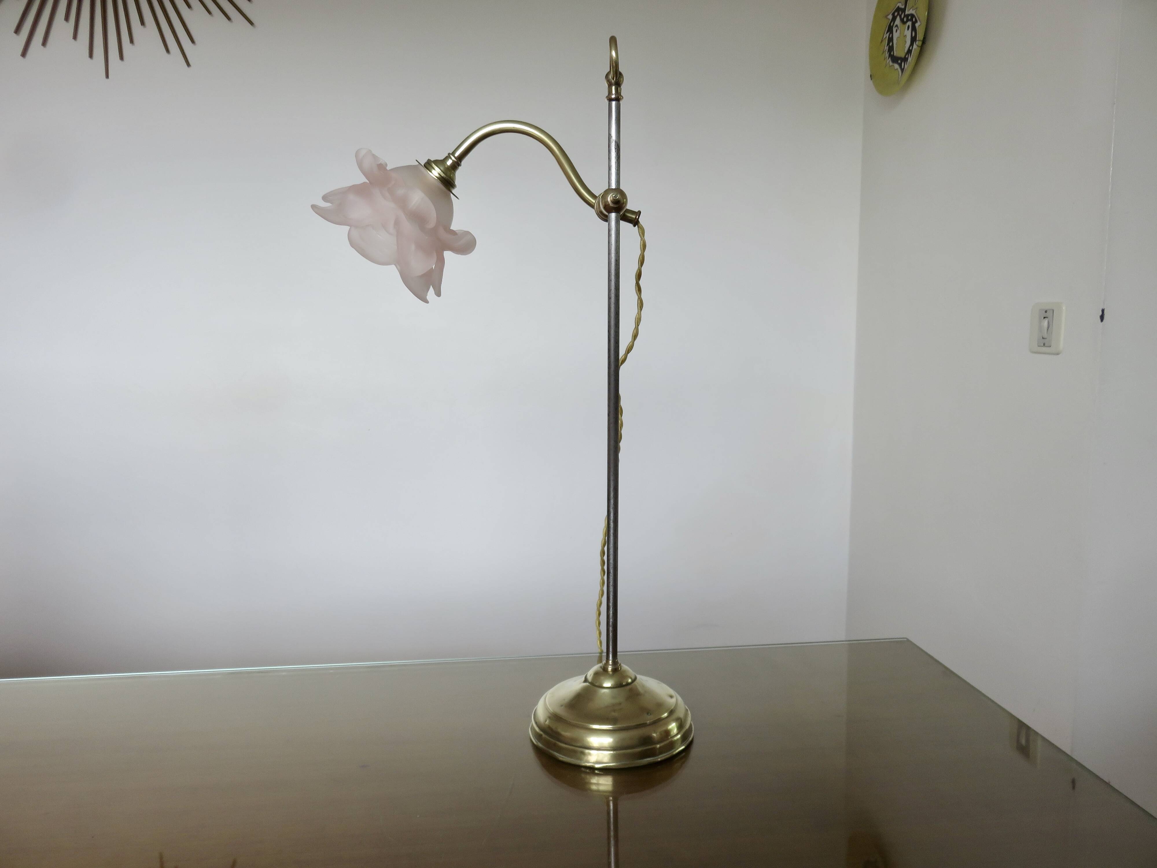 Art Nouveau jeweler's lamp in bronze and glass paste tulip