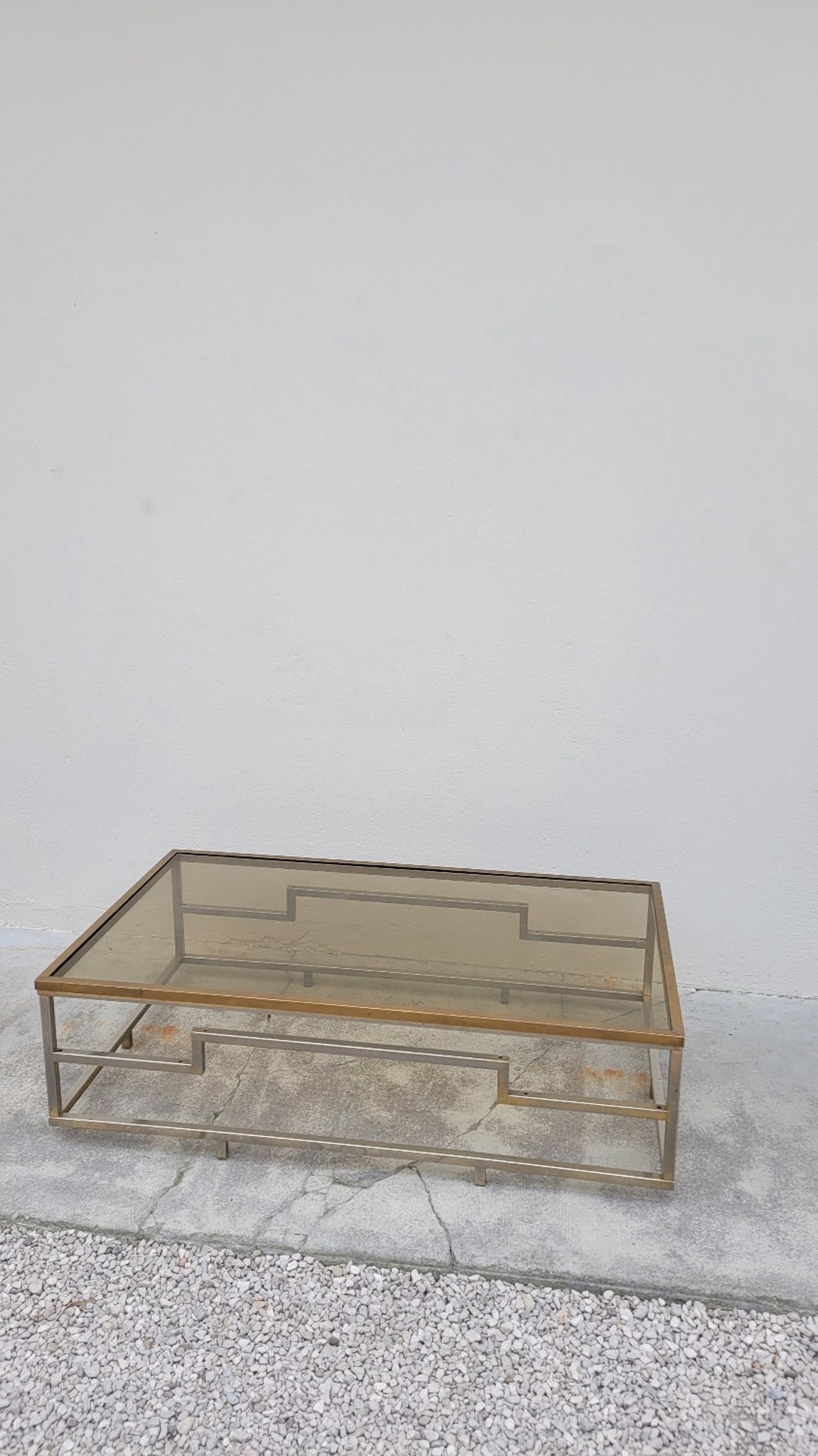 Table basse rectangulaire en laiton et métal chromé 1970 design