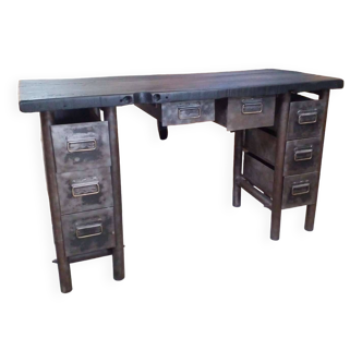 Iron workbench