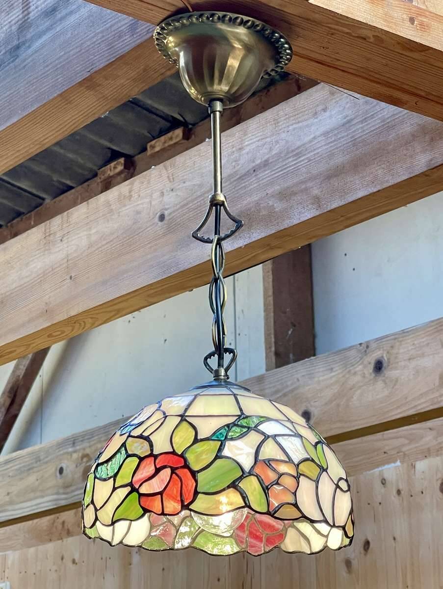 Tiffany-style glass pendant light