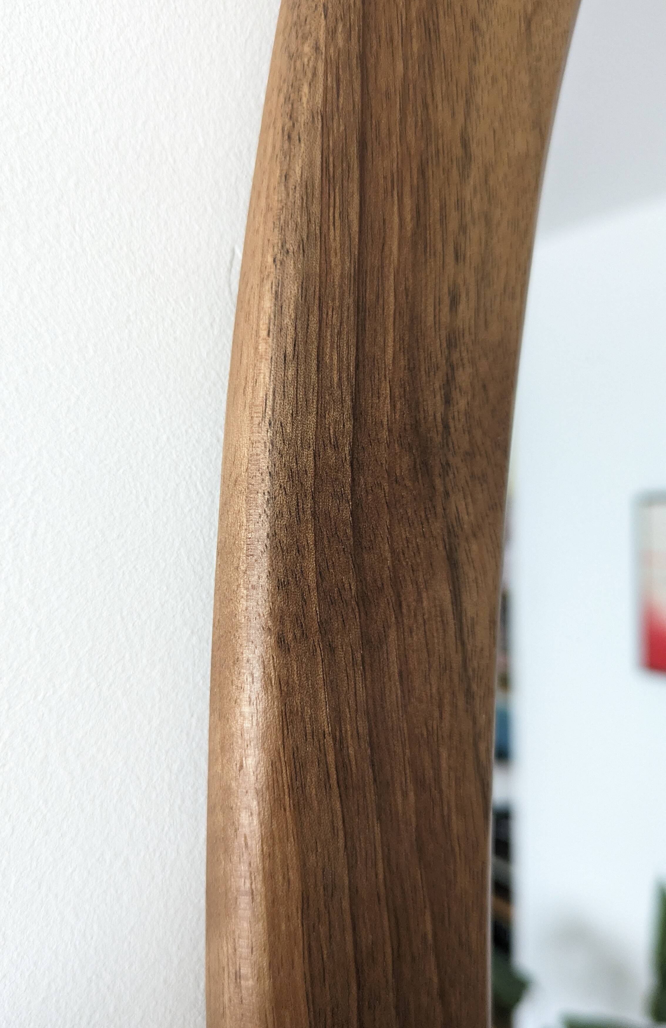 Miroir en noyer massif de style mid-century modern / scandinave