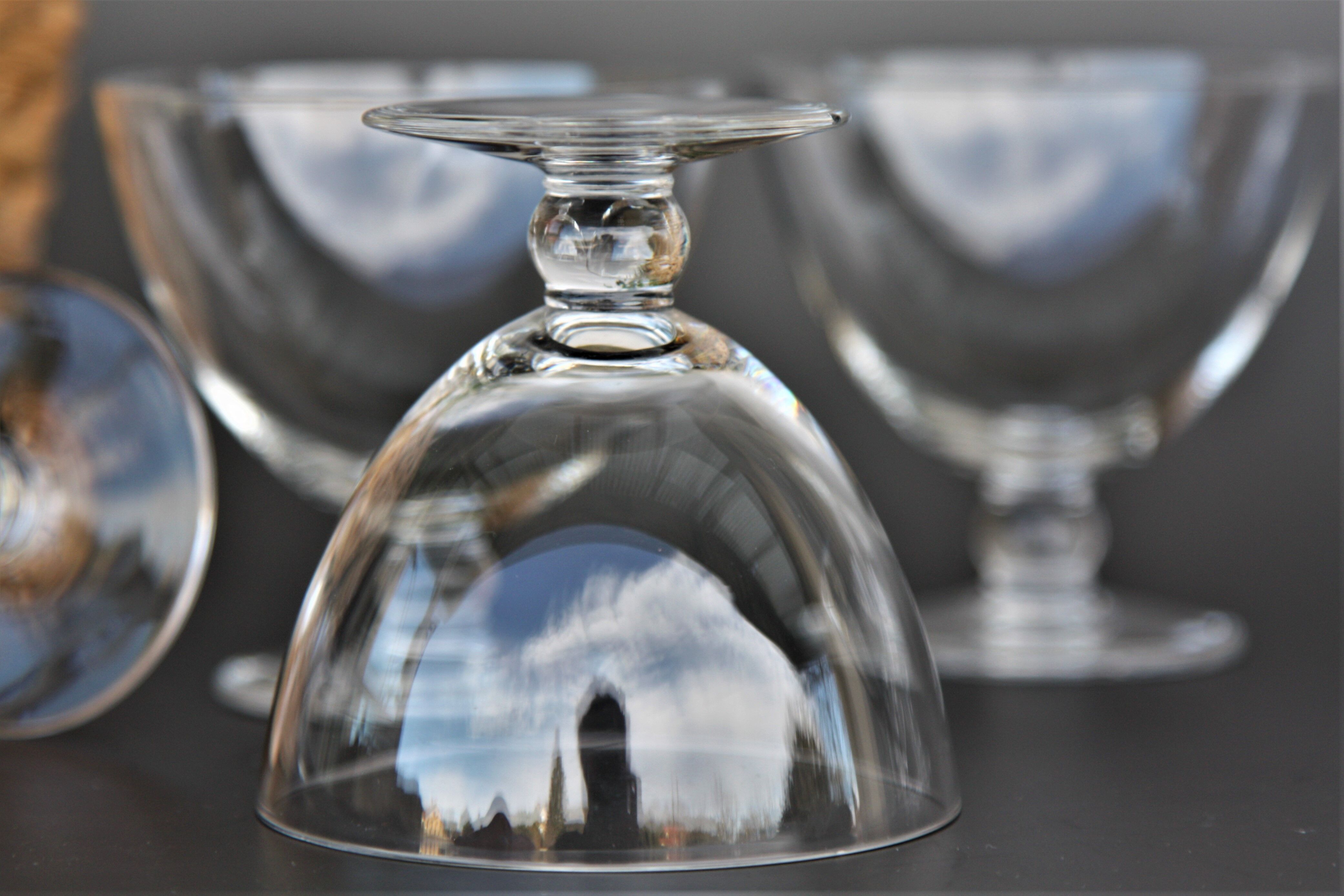 Series of 6 Art Deco crystal wine glasses from Baccarat model Gilbert