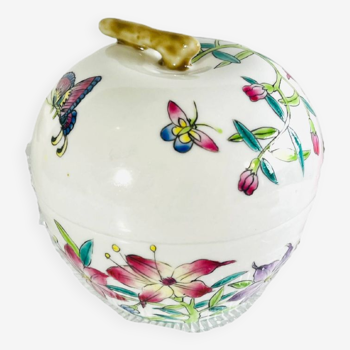 Asian candy dish in hand-painted Qing Tongzhi enameled porcelain 1862-1874.