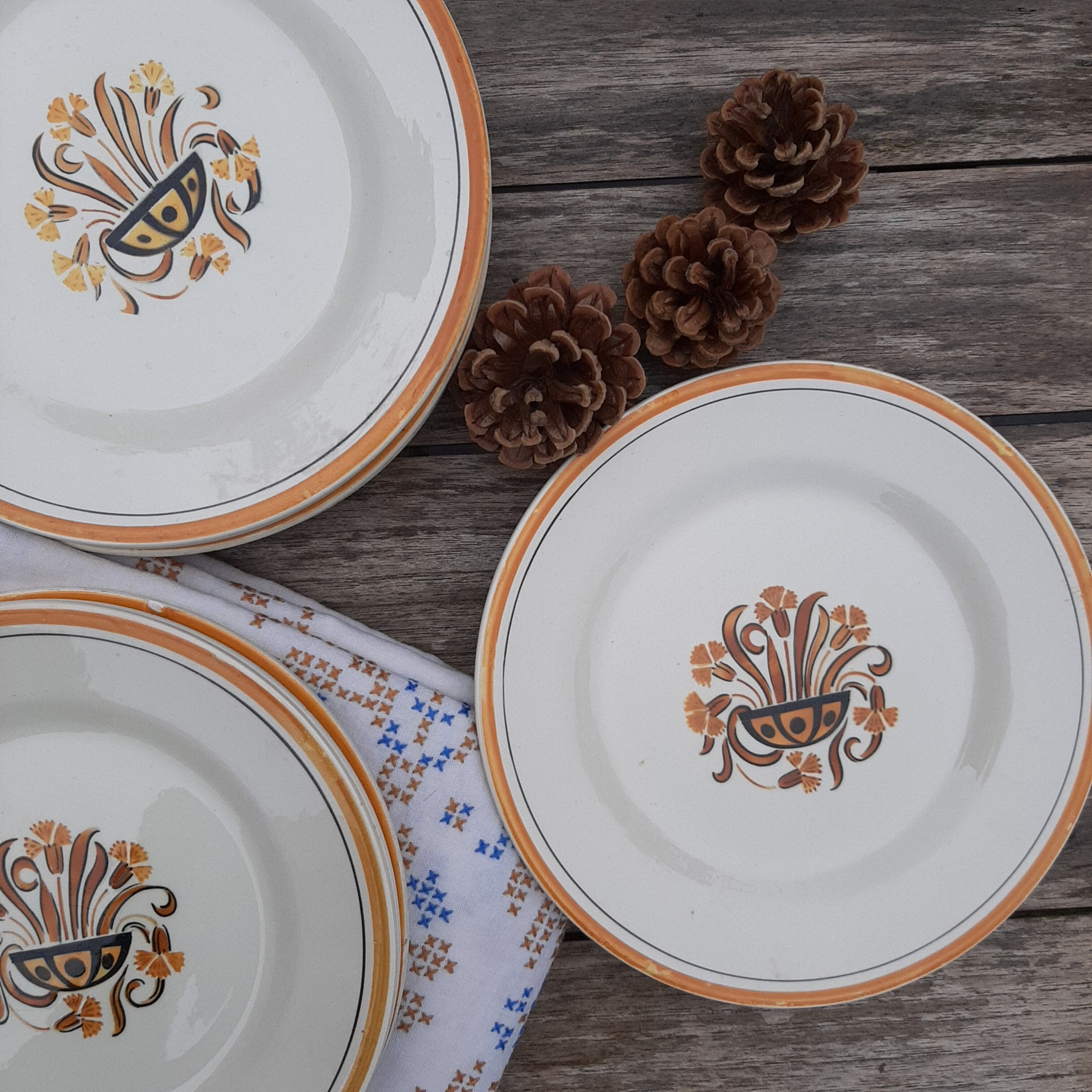 Assiettes à dessert Œillet Creil et Montereau