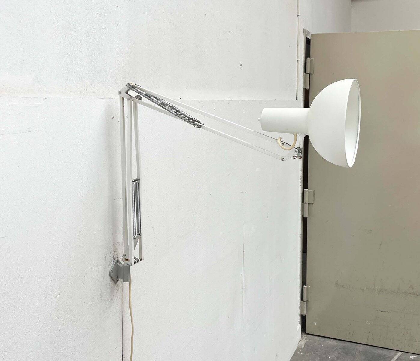Mid-Century Modern It Task Wall Lamp from Louis Poulsen, 1970s