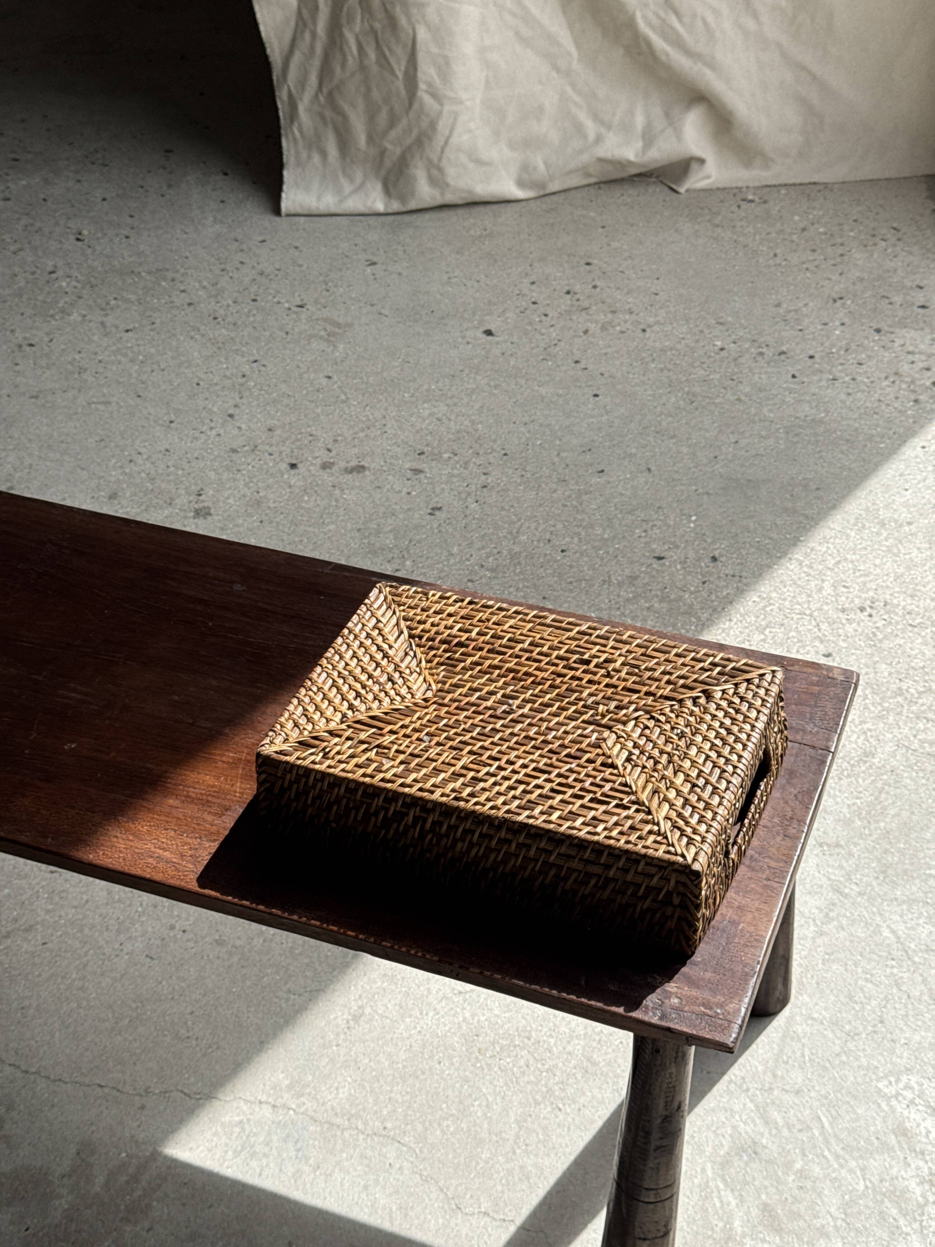 Rectangular woven wicker basket L32 W20 H8 cm
