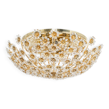 Small delicate ceiling light in gilded brass and cut glass in the shape of flowers by Palwa, Germany, 1970s.