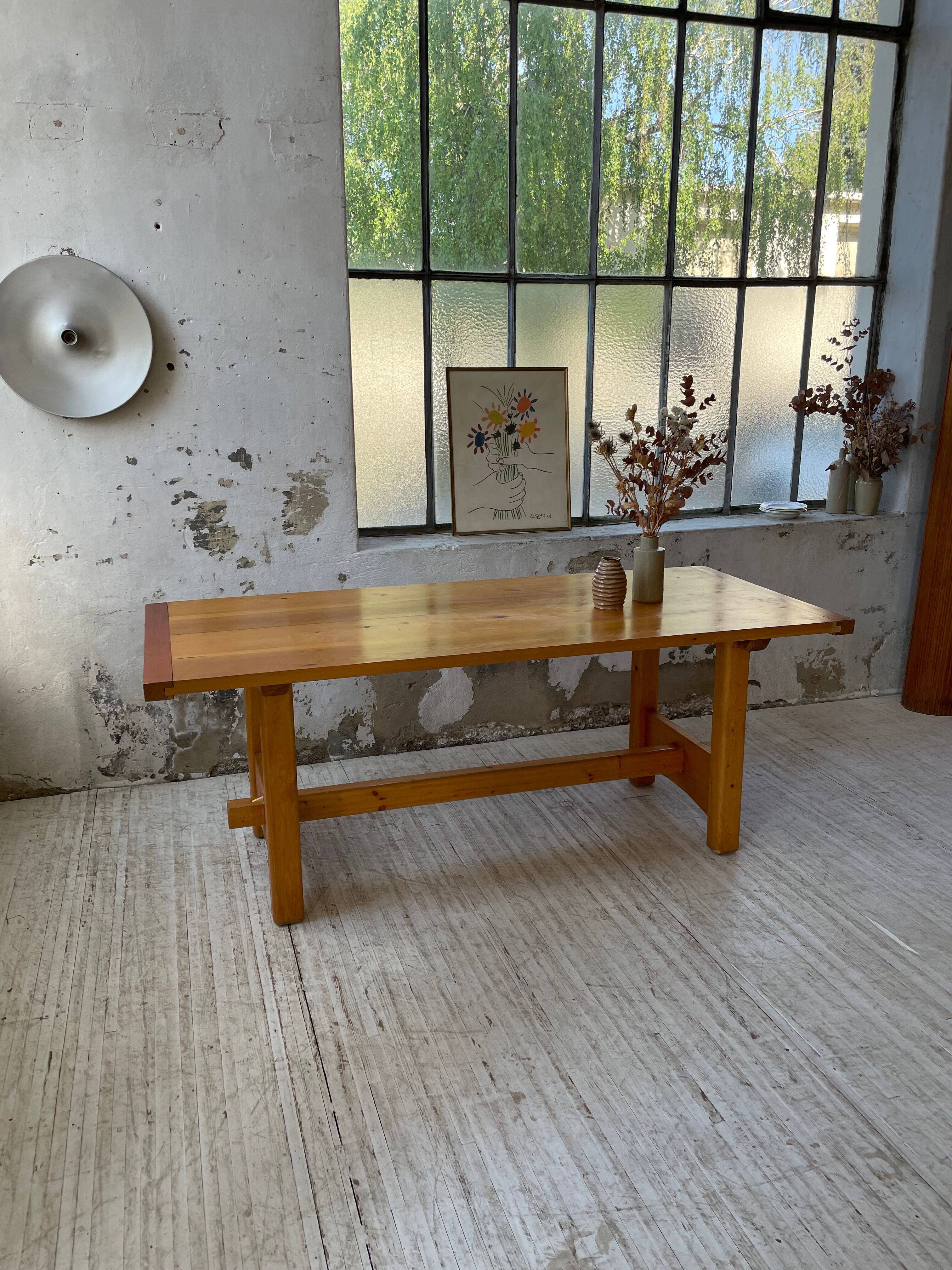 Mountain furniture table in pine 2m