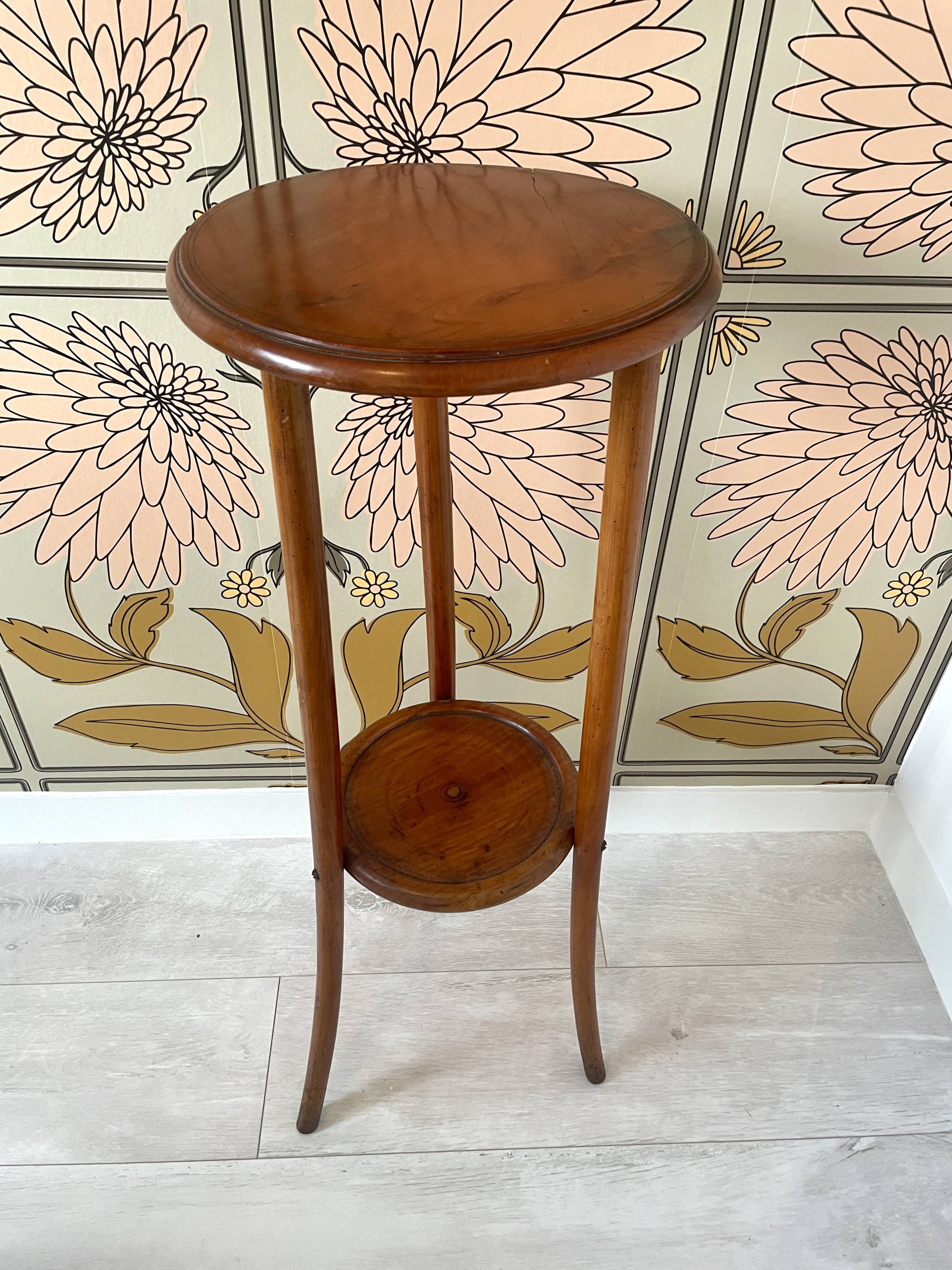 Wooden tripod saddle