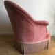 Fauteuil crapaud vintage rose en velours a franges
