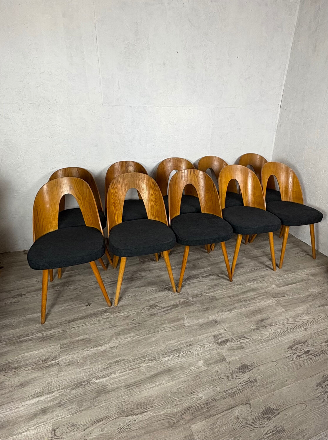 10 Antonin Suman chairs