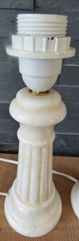 Set of 2 off-white alabaster lamp bases