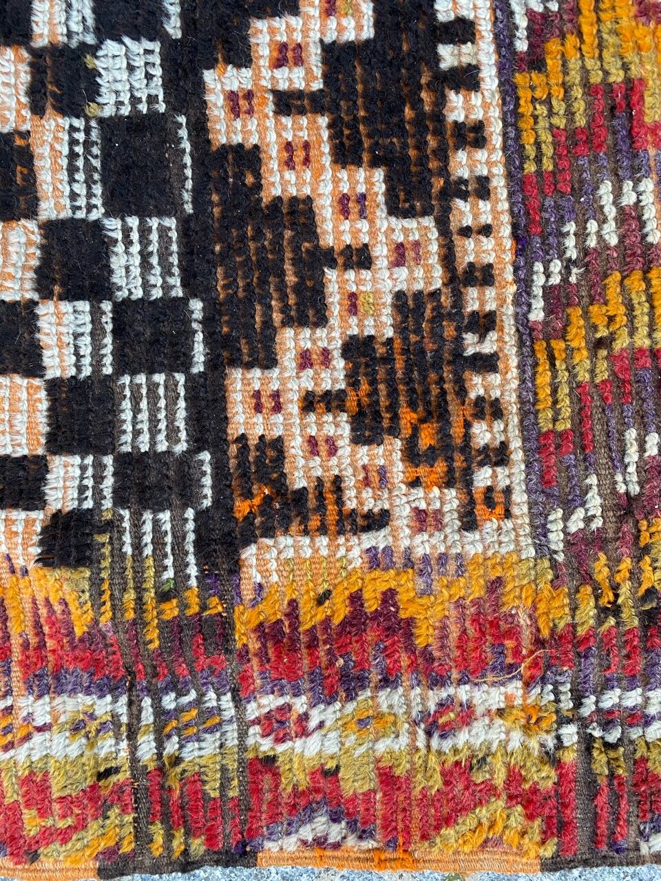Moroccan handmade antique tribal rug 124x142 cm