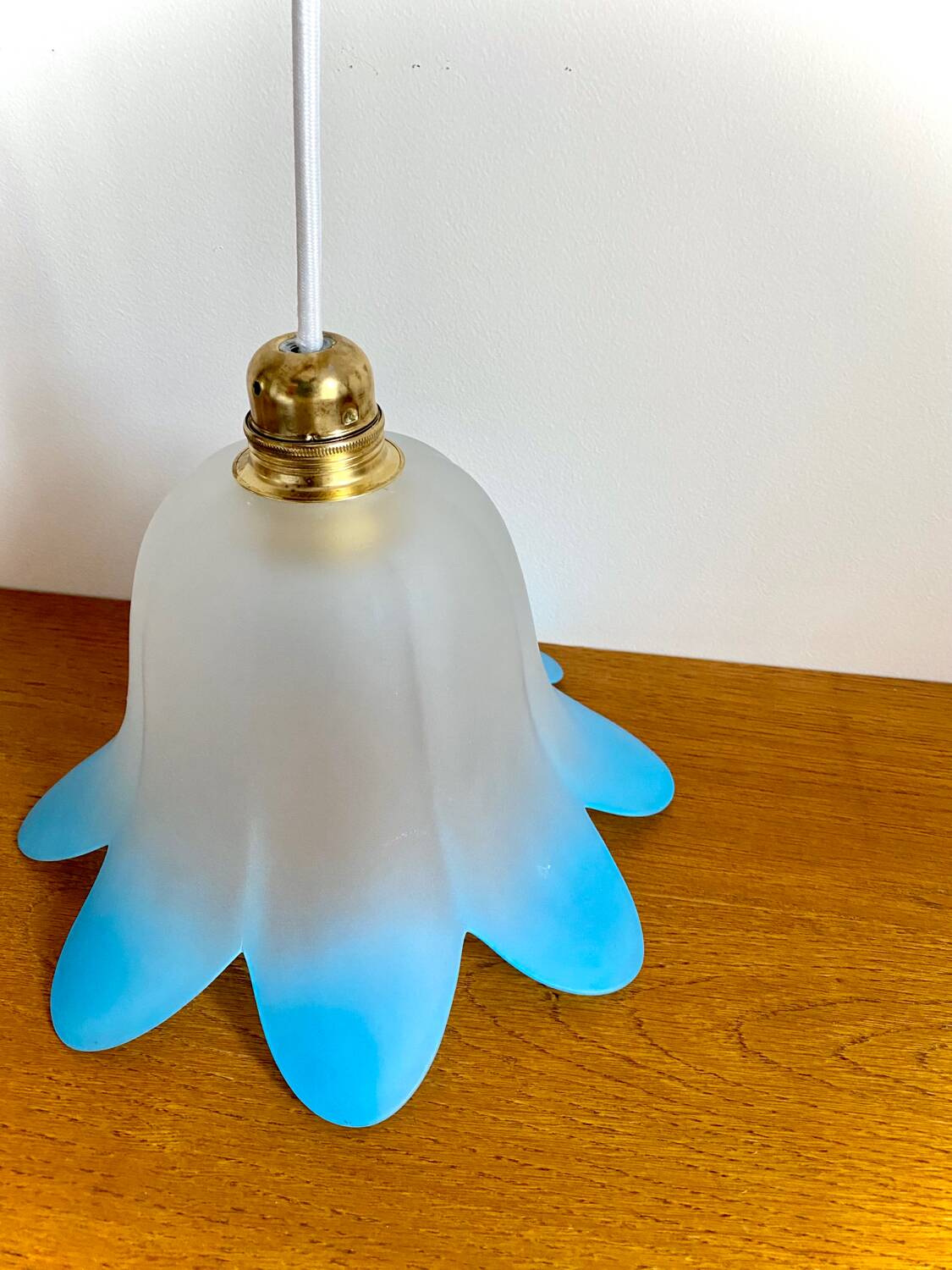 Suspension tulipe bleue vintage