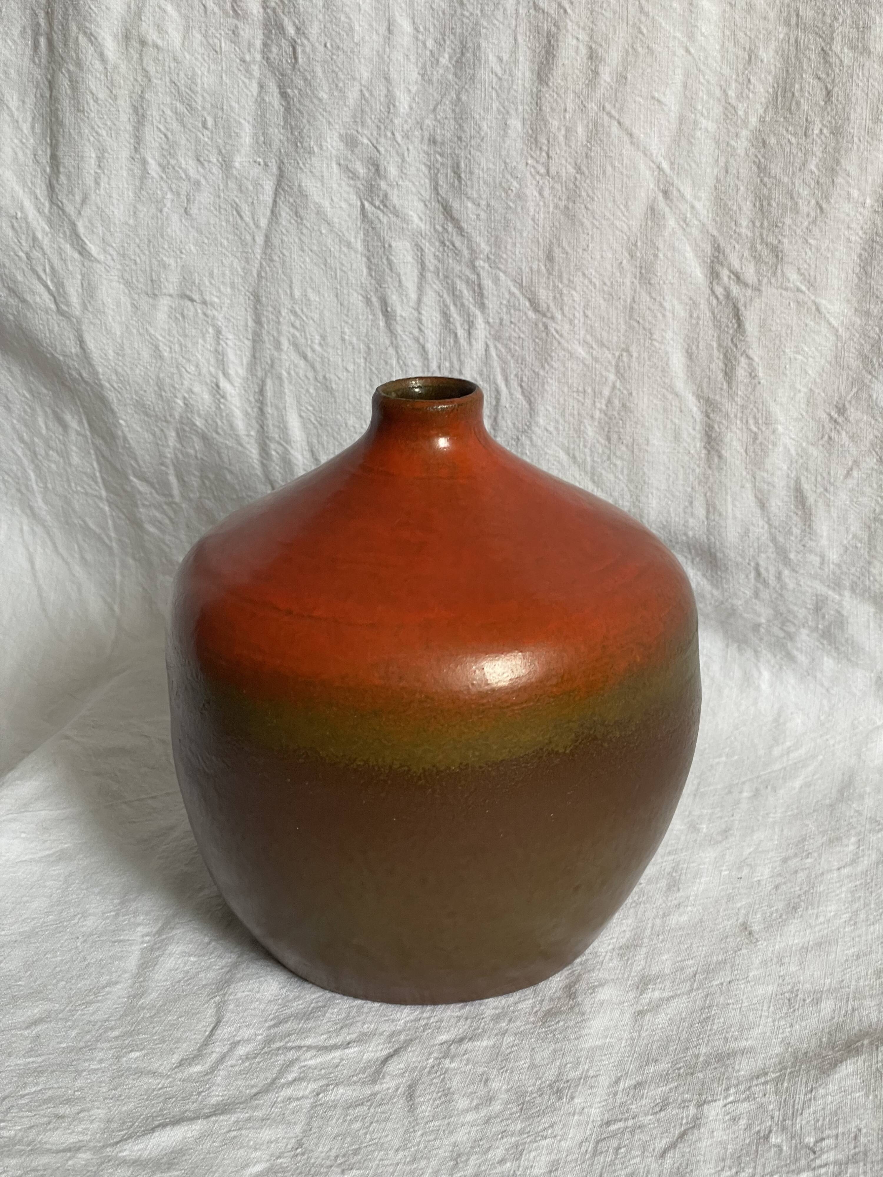 Vase boule terre cuite émaillé dégradé signé SS