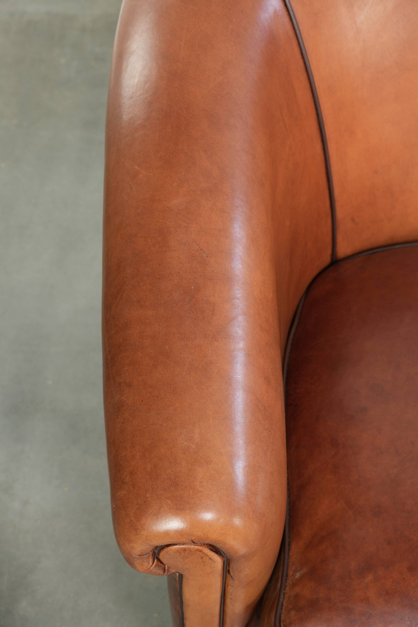 Sheepskin 2-seater sofa with a warm cognac brown colour scheme