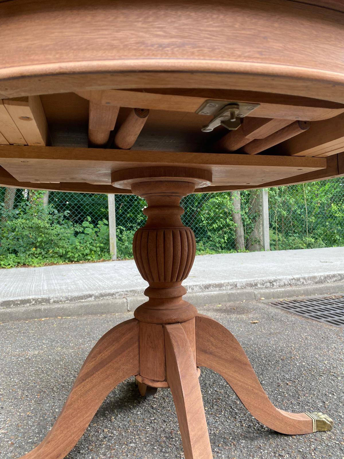 Round extendable dining table in solid mahogany from the 1930s.