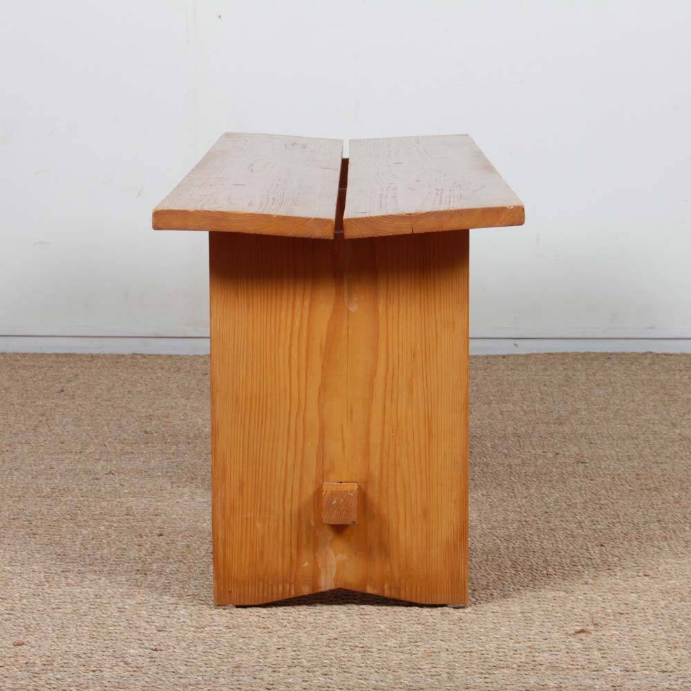 Vintage pine bench, 20th-century work.