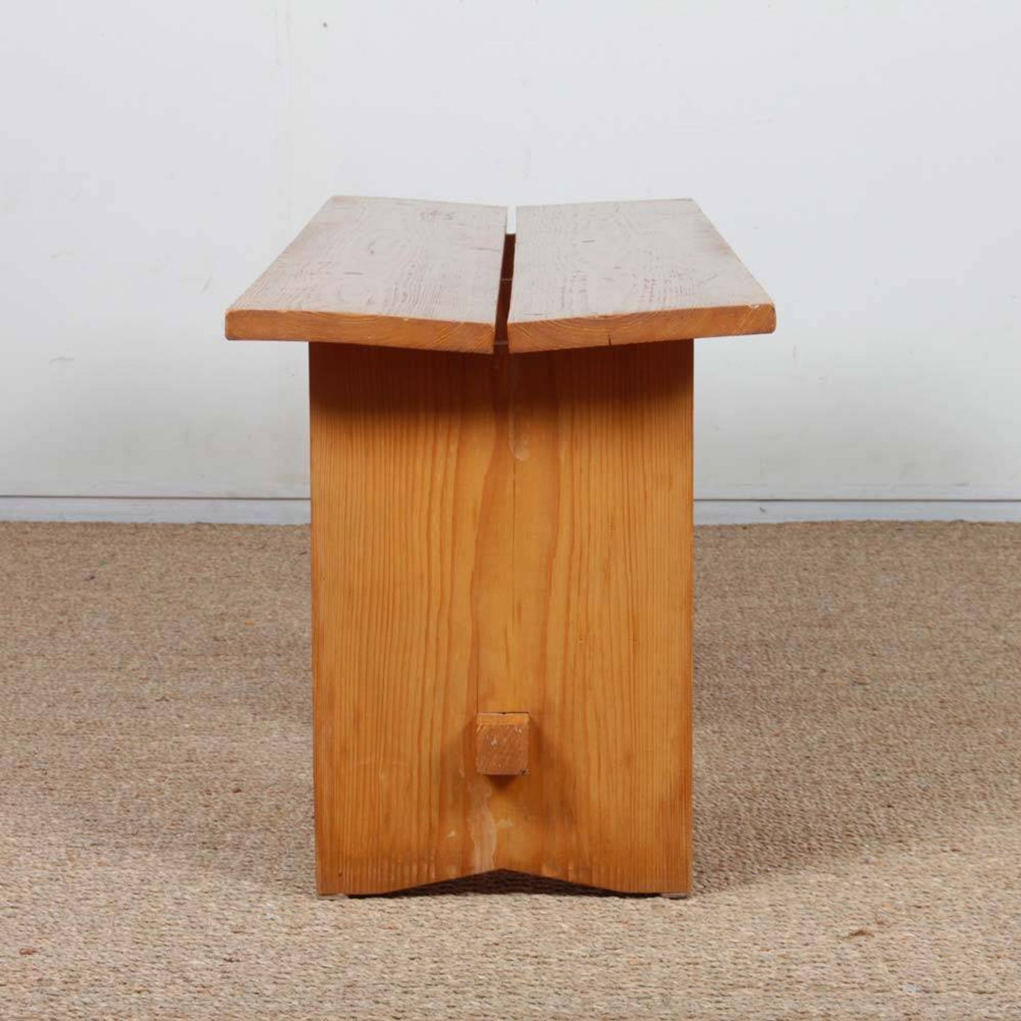 Vintage pine bench, 20th-century work.