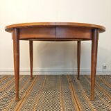 Round table with butterfly extension