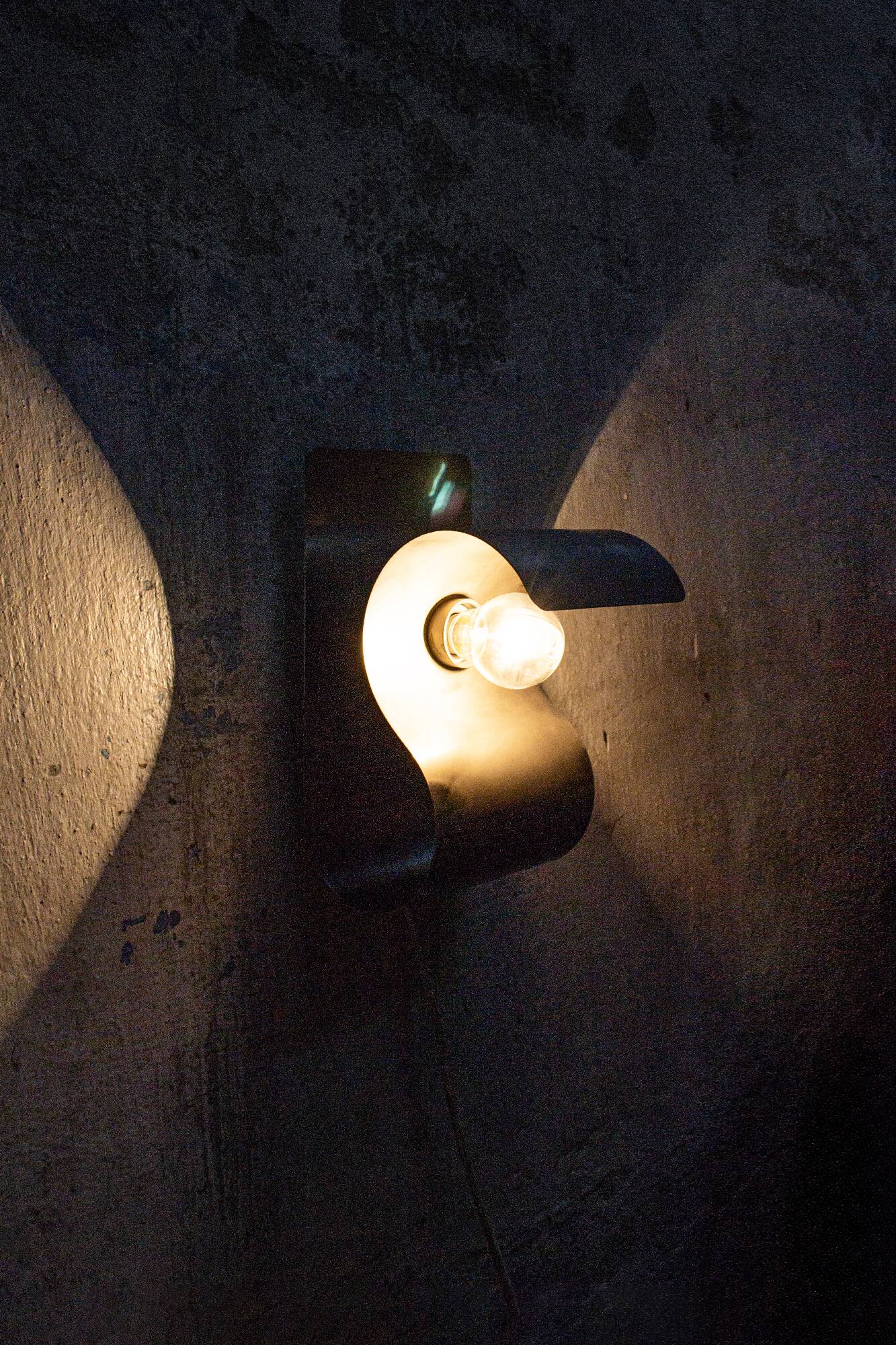 Applique in acciaio curvo Italia 1970