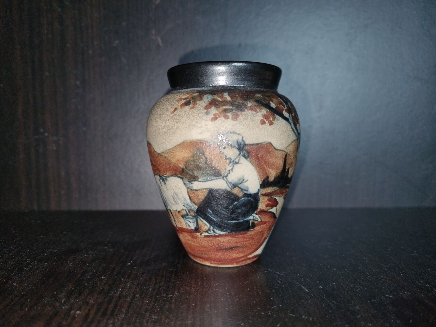 Sandstone vase of Ciboure