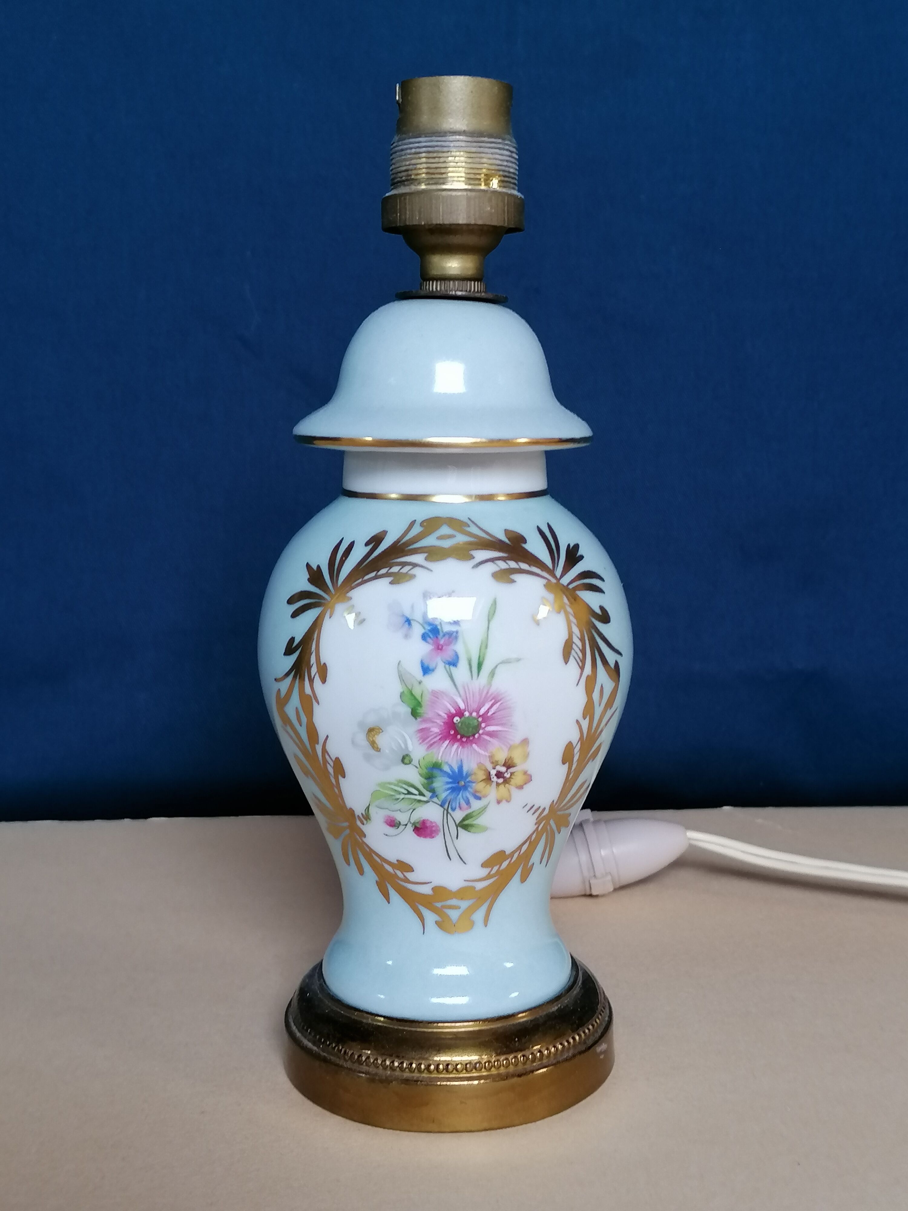 Porcelain table lamp year 40