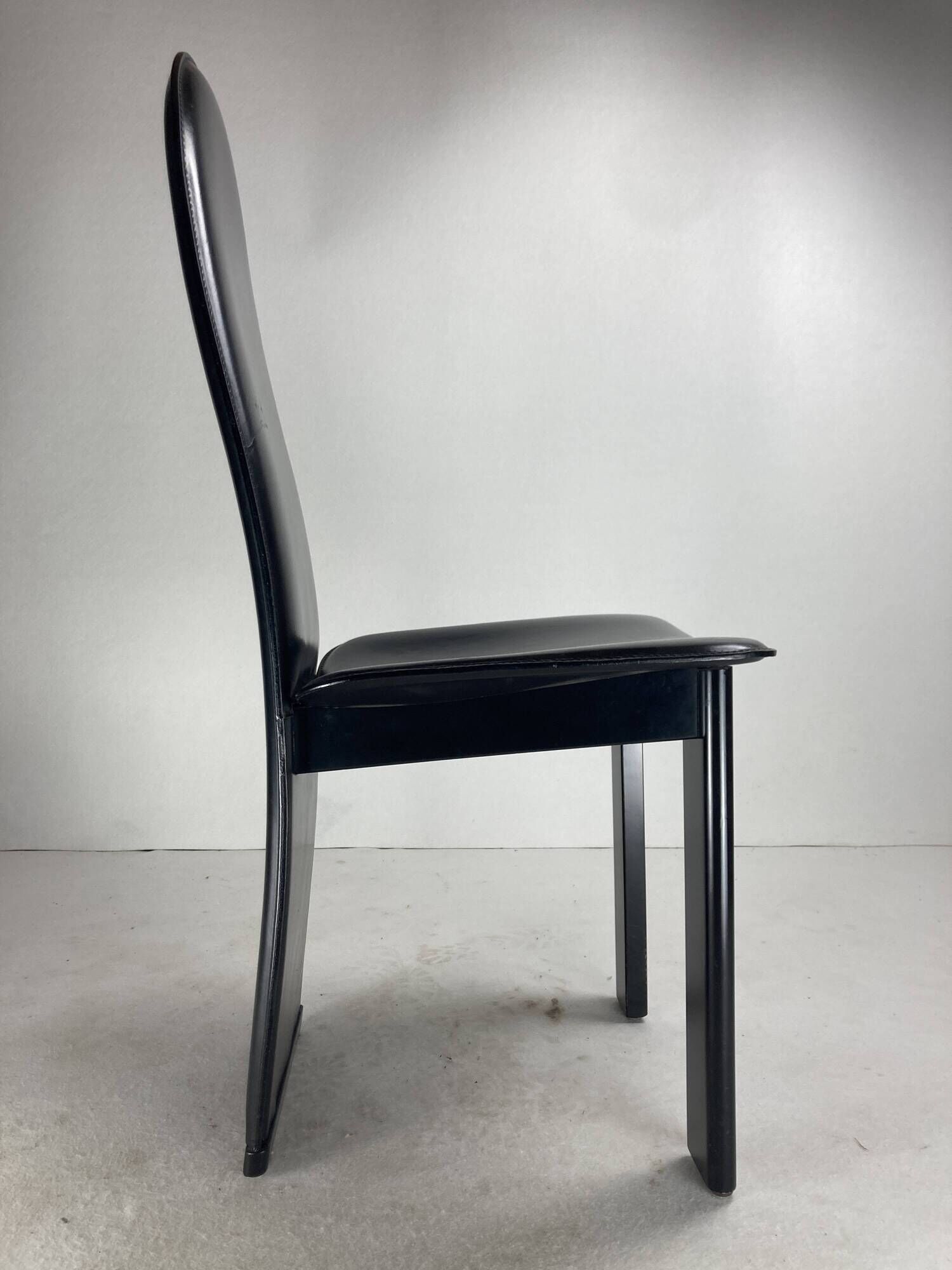 Post modern Memphis high back black leather stitched organic dining chairs, set of 6. Italy, 1980s