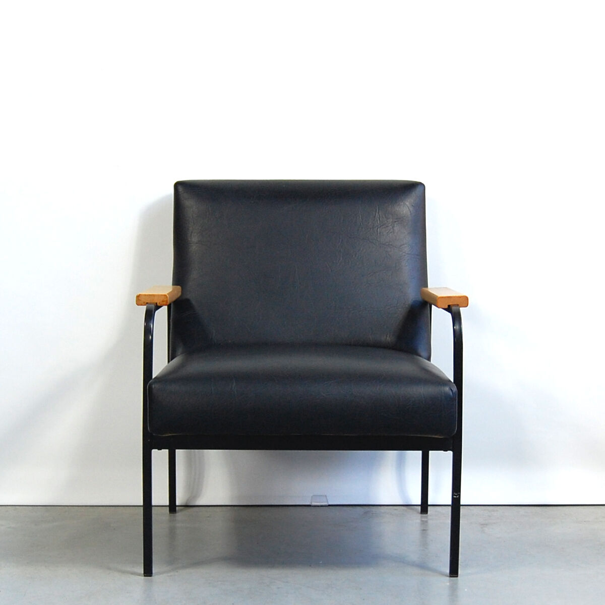 Pierre Guariche's Memphis armchair for Meurop